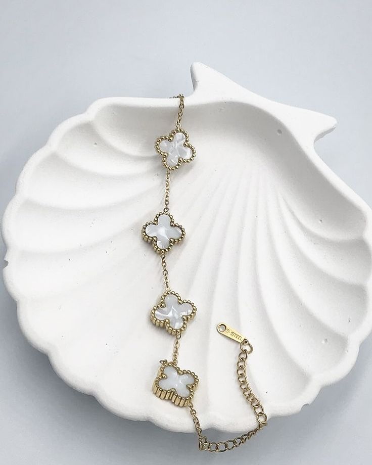 Clover Bracelet ( WHITE )